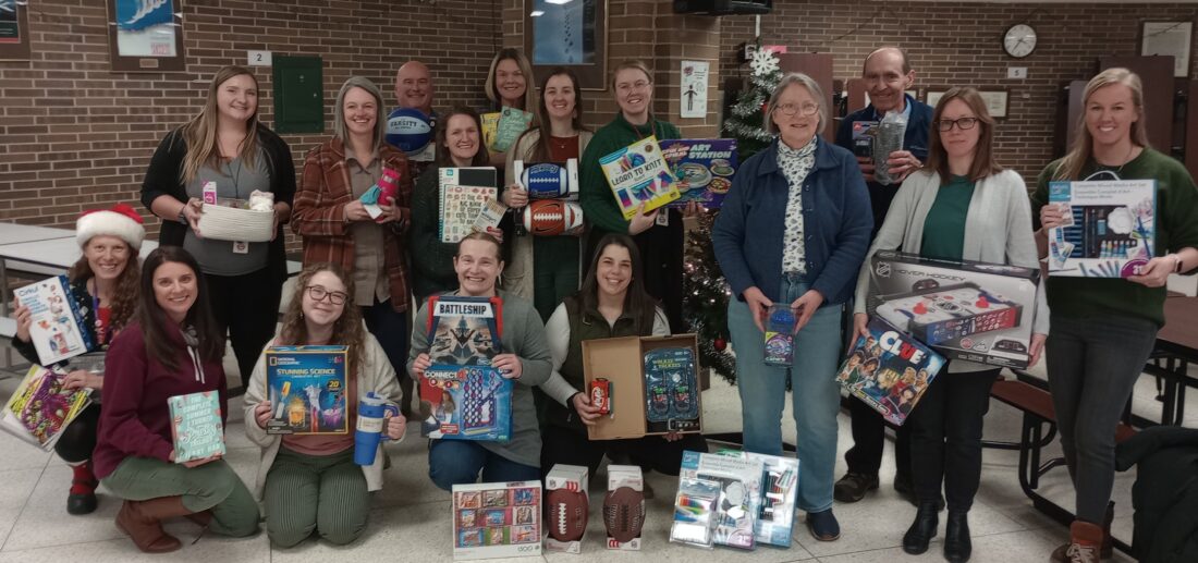 Spreading holiday spirit through Cheer Club News, Sports, Jobs The